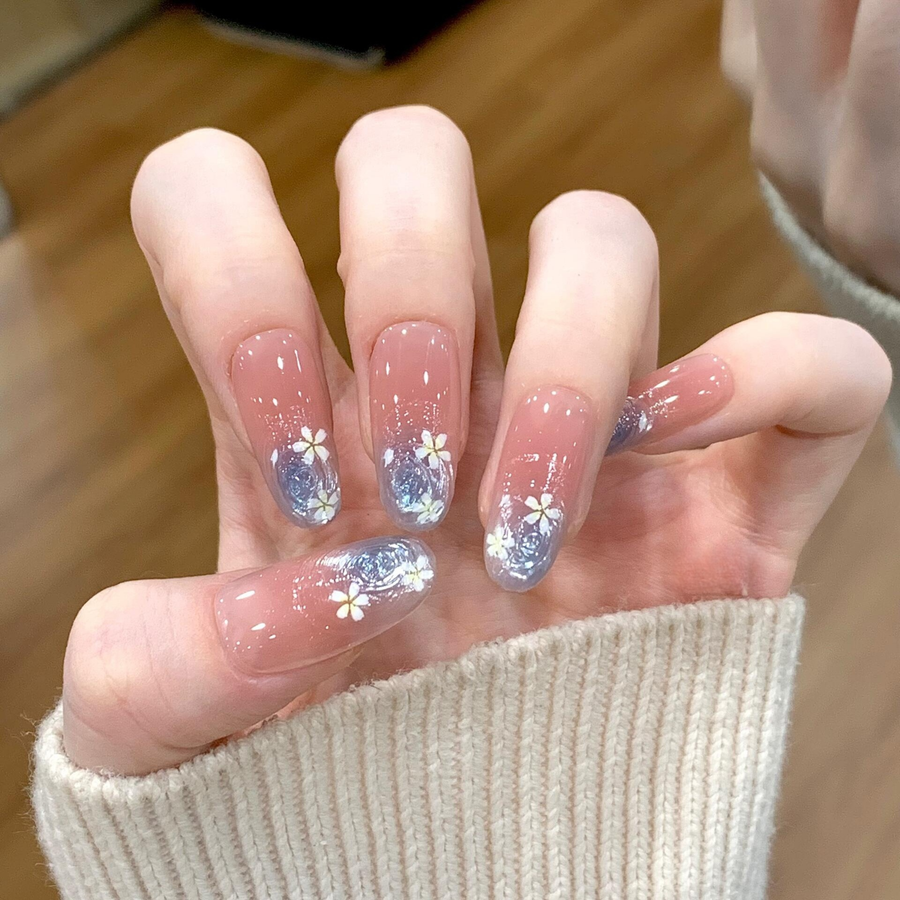 Cat Eye Holographic Nude White Floral Press-On Nails - góc chụp 2